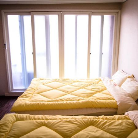 Yakorea Hostel Hongdae Seul Esterno foto