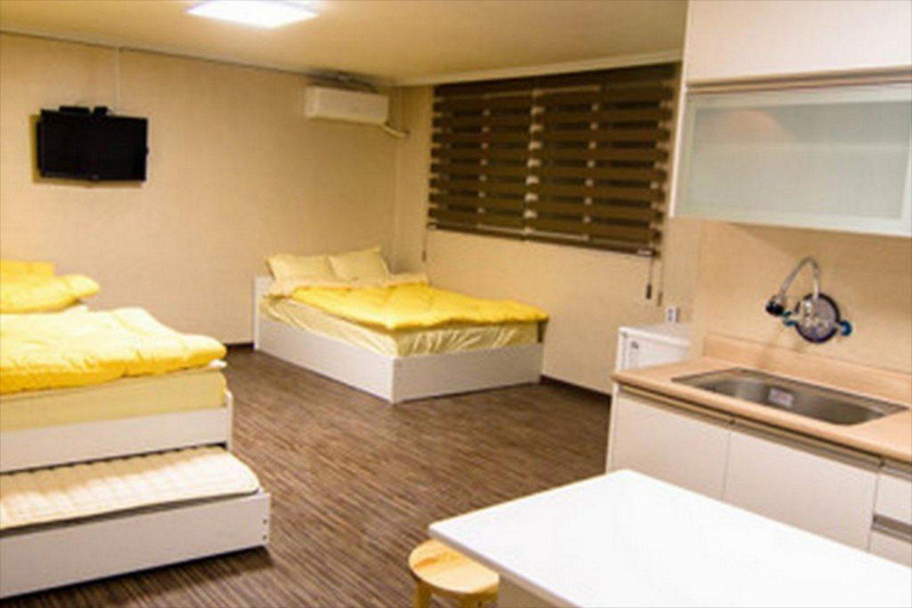 Yakorea Hostel Hongdae Seul Esterno foto