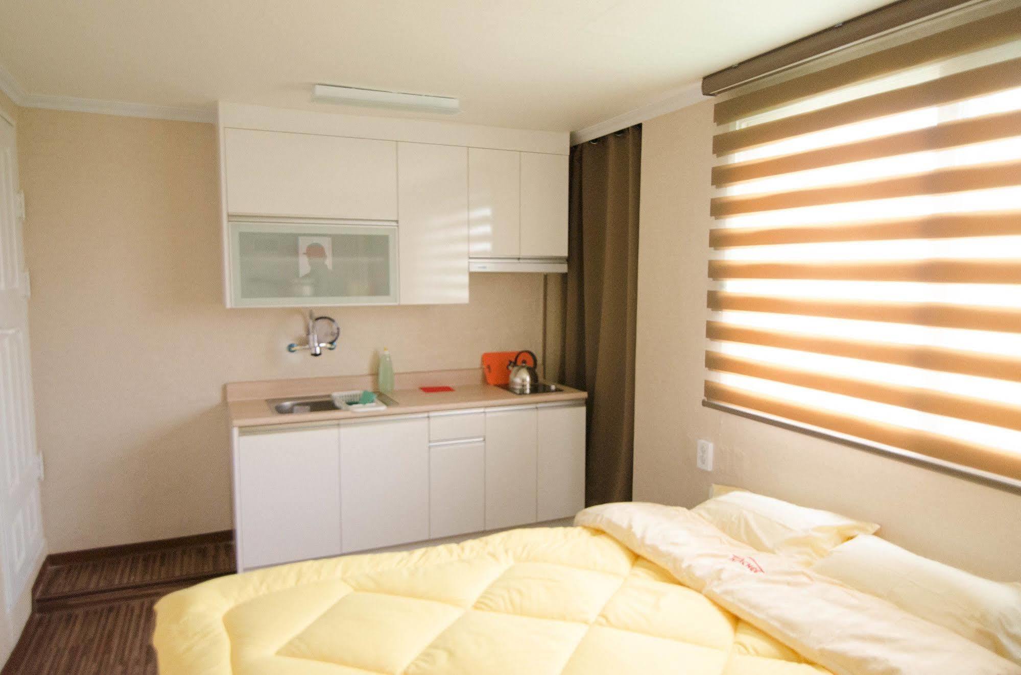 Yakorea Hostel Hongdae Seul Esterno foto