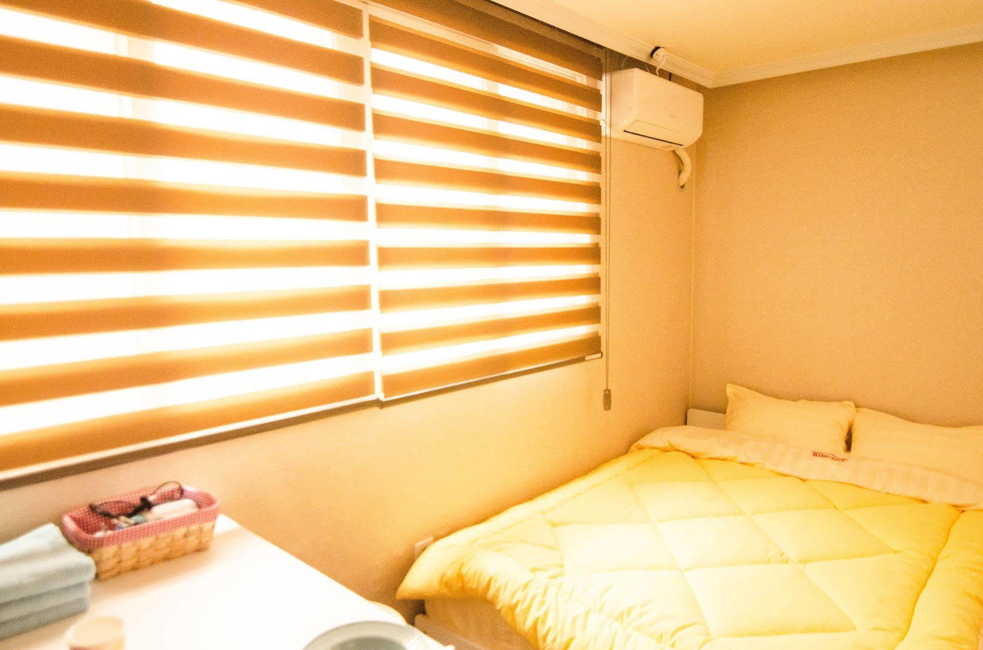 Yakorea Hostel Hongdae Seul Esterno foto