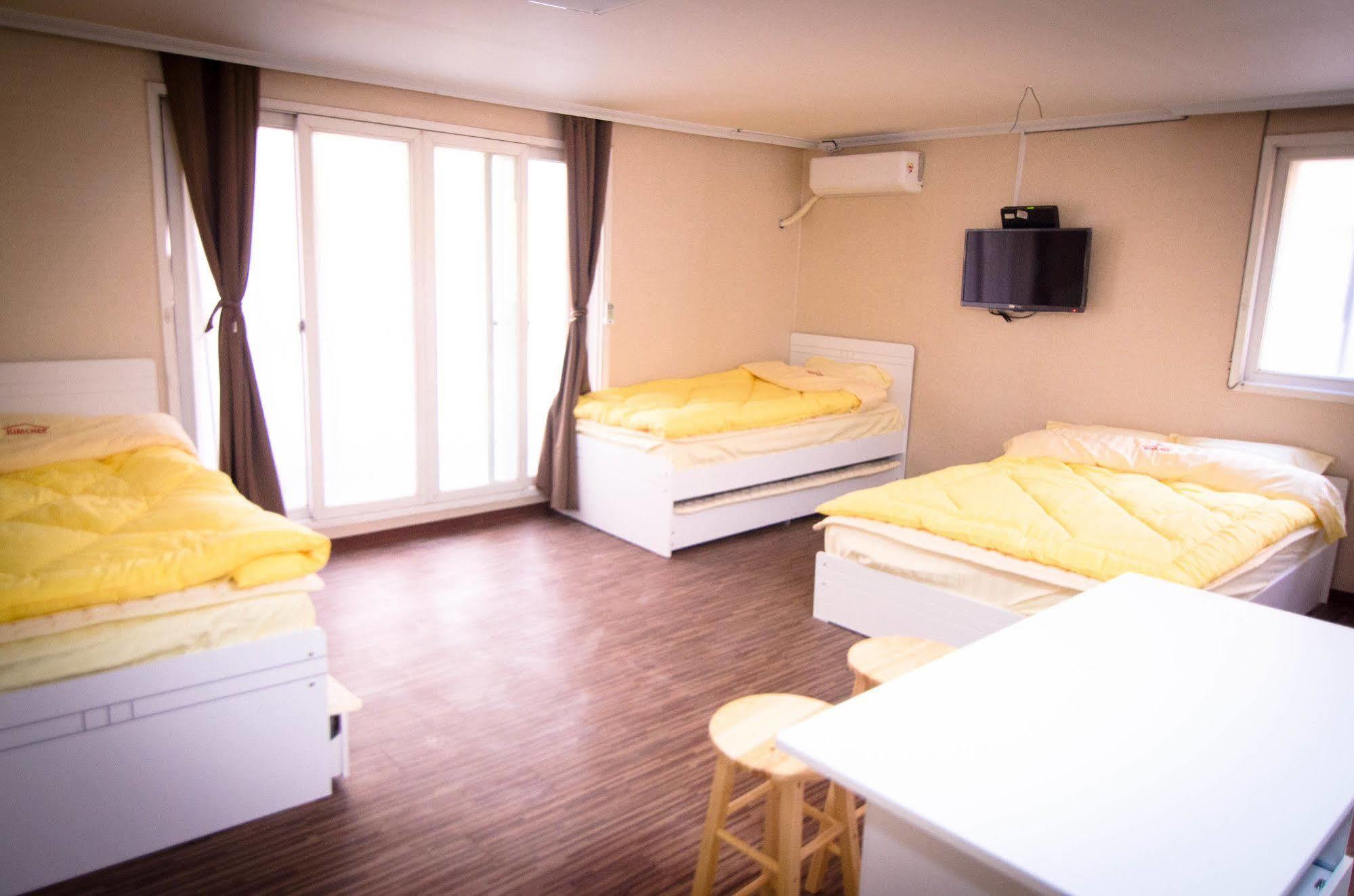 Yakorea Hostel Hongdae Seul Esterno foto