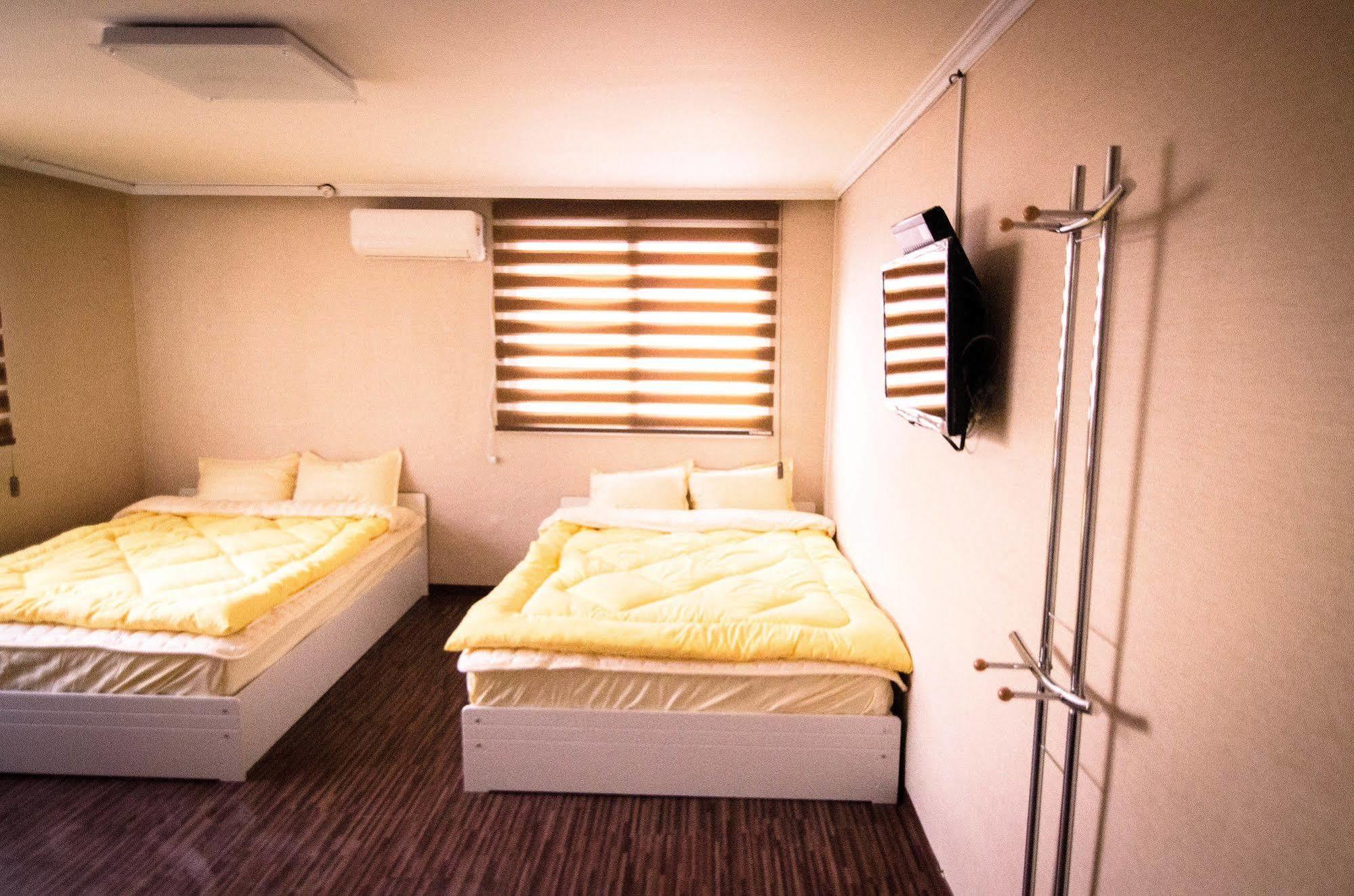 Yakorea Hostel Hongdae Seul Esterno foto