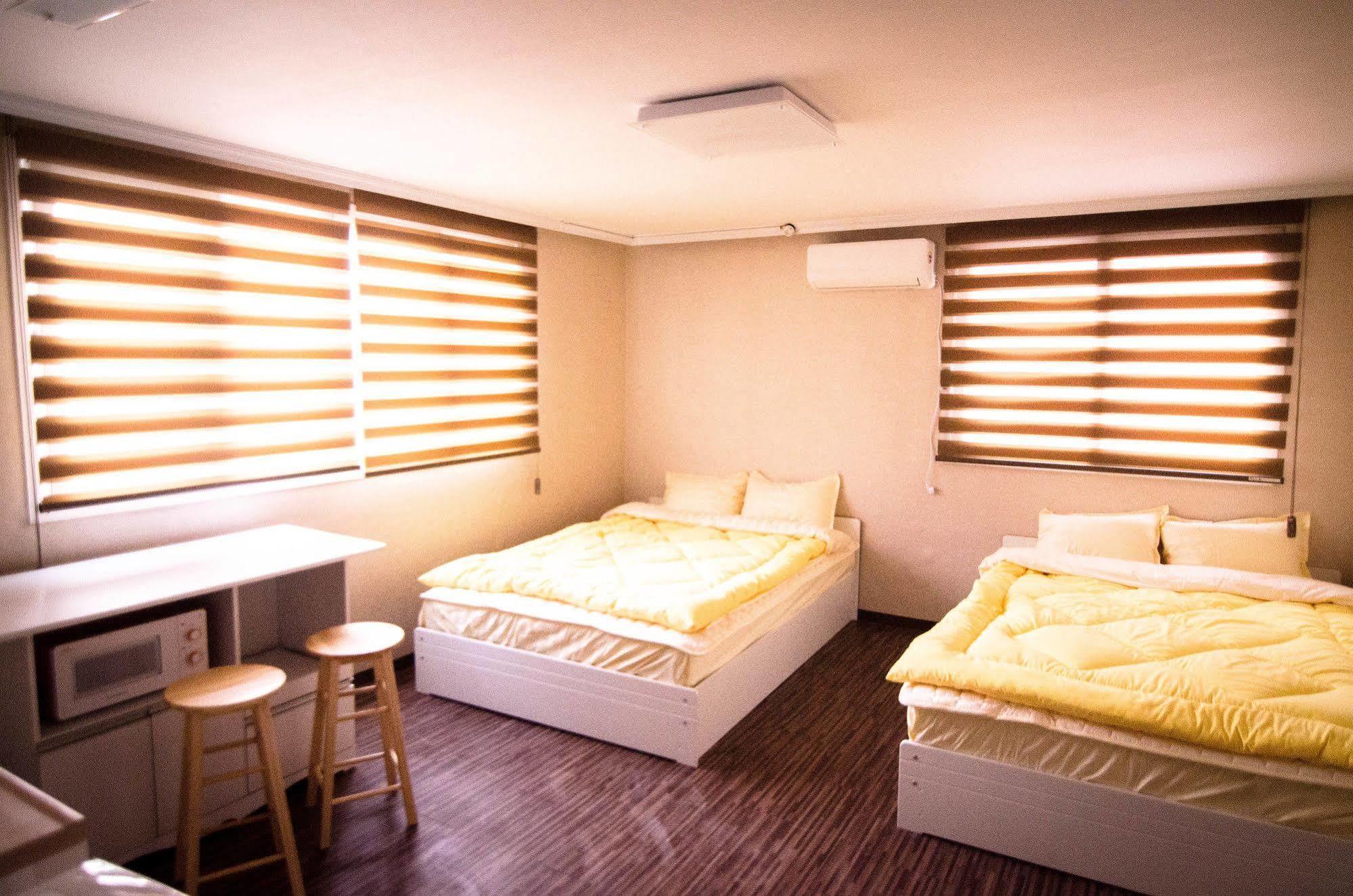 Yakorea Hostel Hongdae Seul Esterno foto