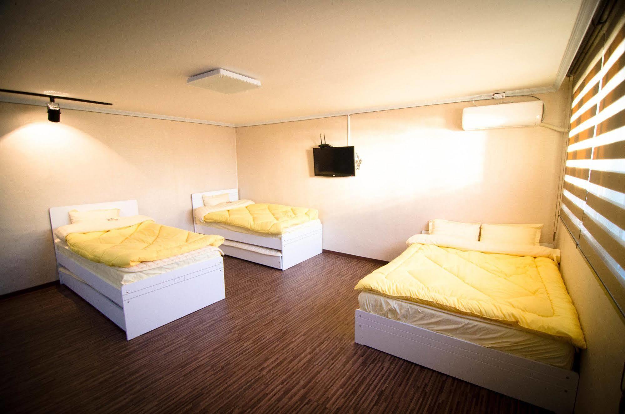 Yakorea Hostel Hongdae Seul Esterno foto