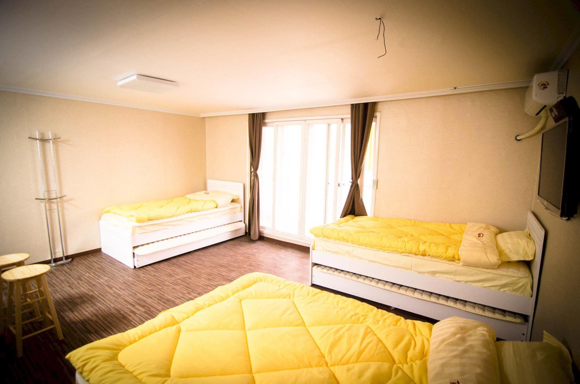 Yakorea Hostel Hongdae Seul Esterno foto