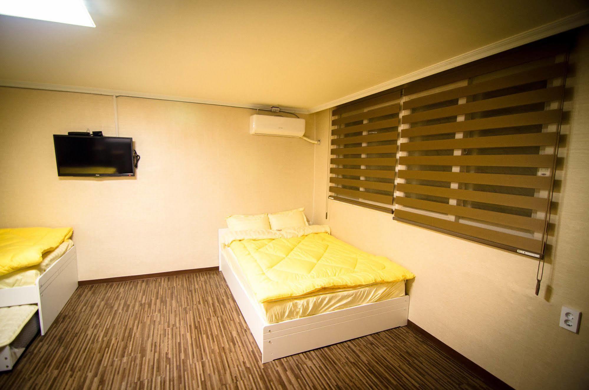 Yakorea Hostel Hongdae Seul Esterno foto