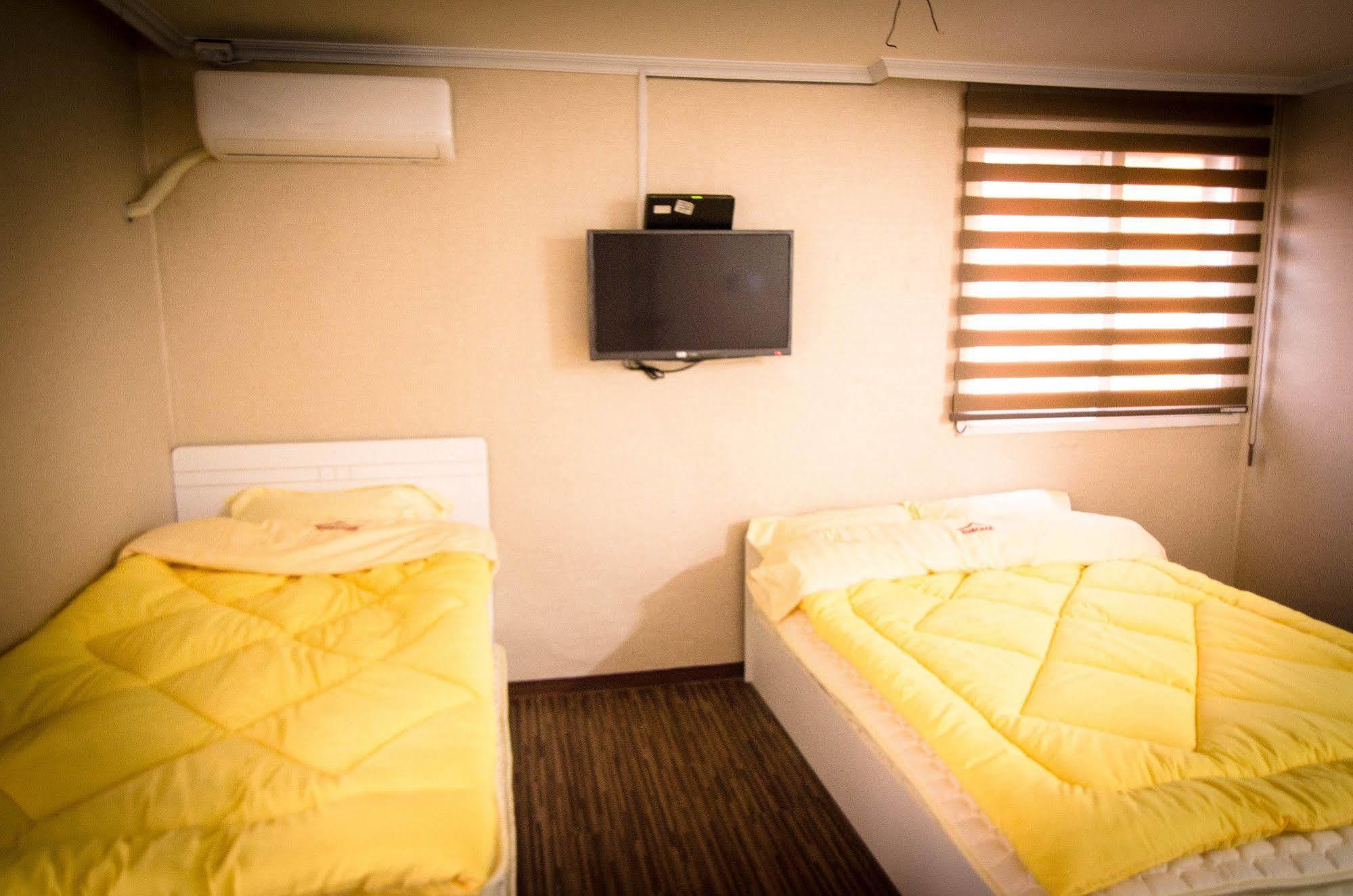 Yakorea Hostel Hongdae Seul Esterno foto