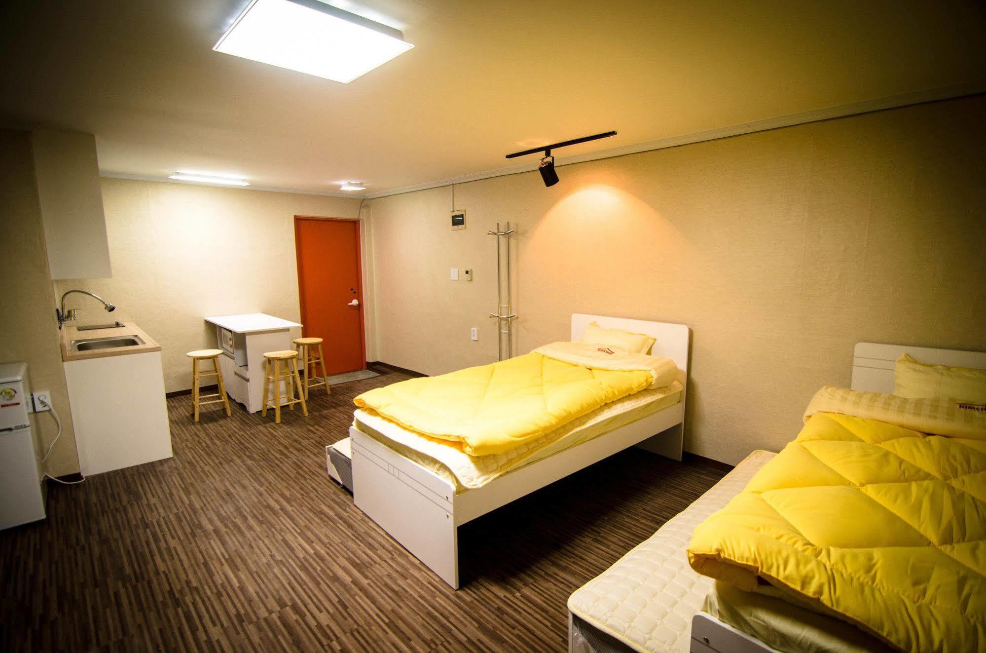Yakorea Hostel Hongdae Seul Esterno foto