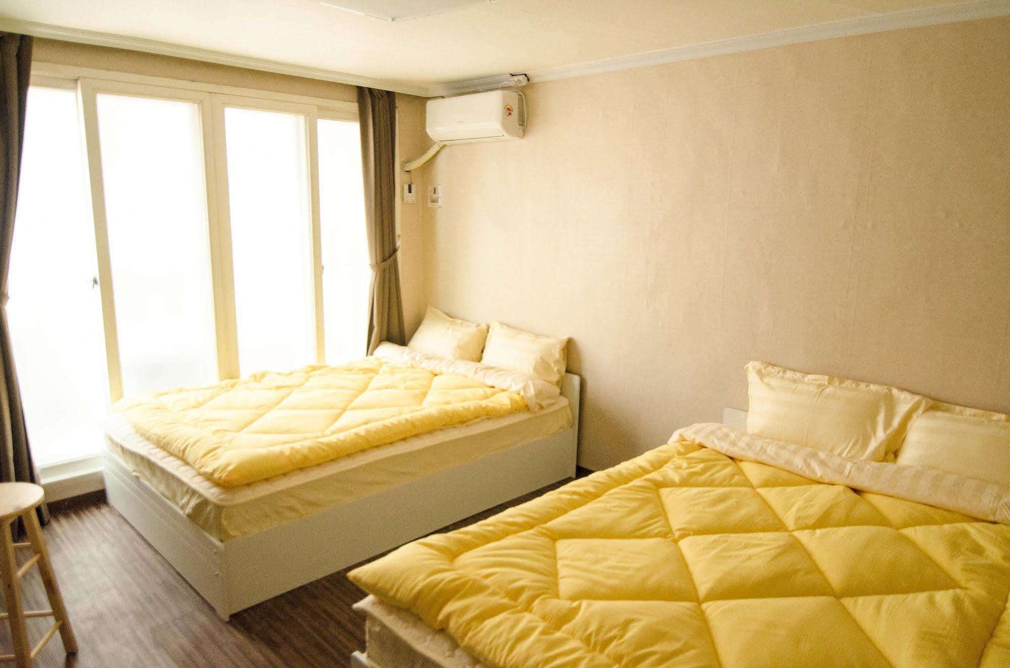 Yakorea Hostel Hongdae Seul Esterno foto