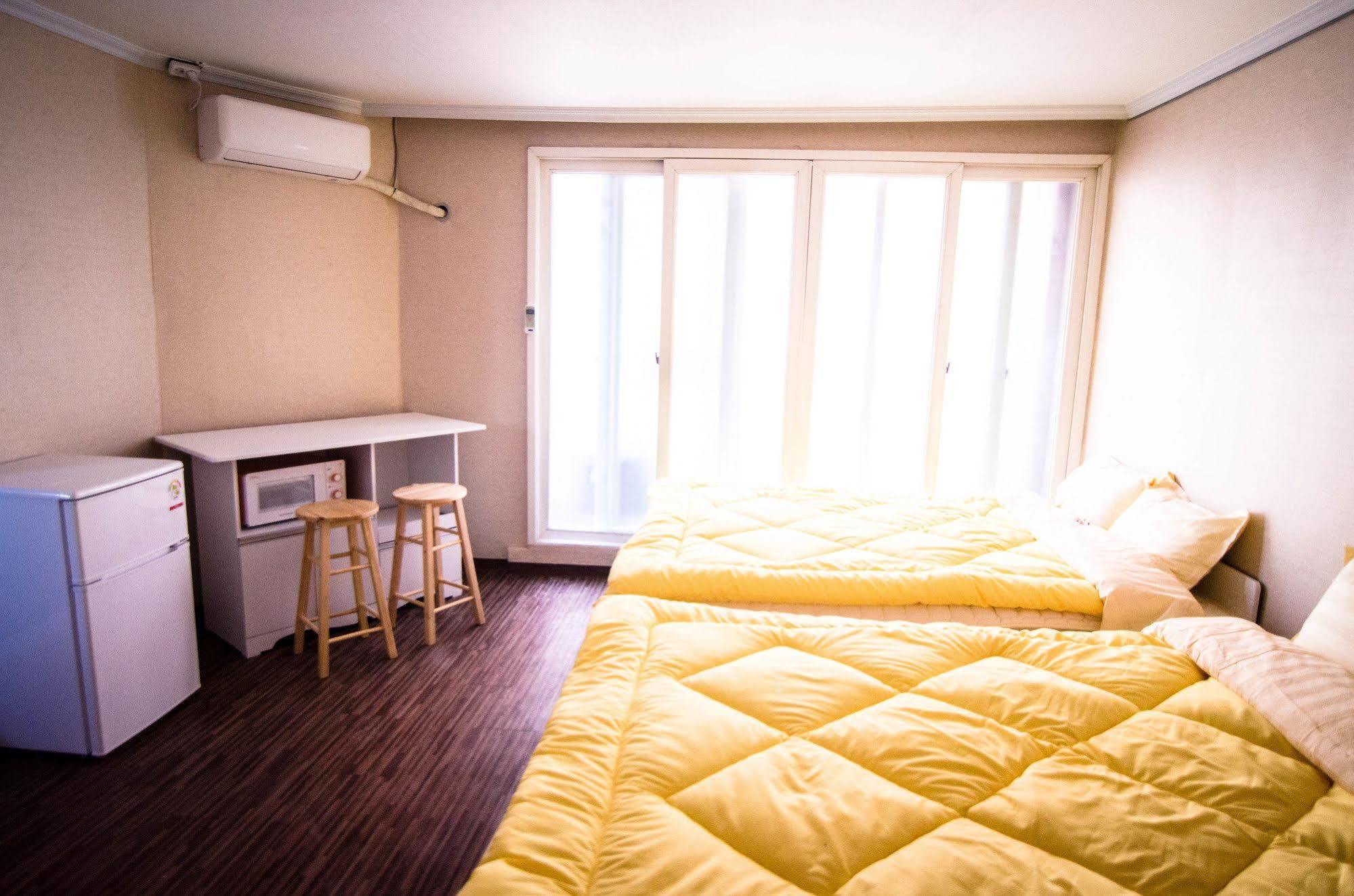Yakorea Hostel Hongdae Seul Esterno foto
